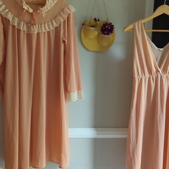 Vintage Peach Pink Silky Nightgown & Robe set LACE Trim Small - Picture 4 of 10